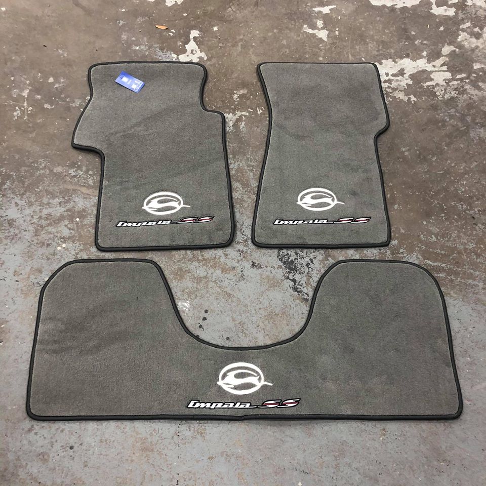 B-Body Greyscale Impala SS Deer/Script Floor Mats